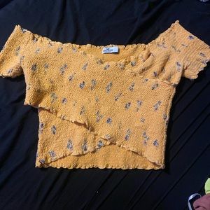 Large Hollister cross over crop top | VERY STRETCHY